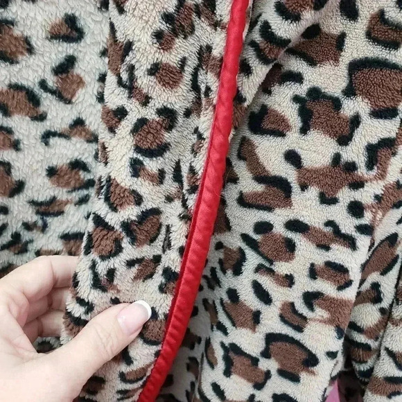 Vintage Frederick's of Hollywood Animal Print Robe w/Red Piping - Picture 5 of 6